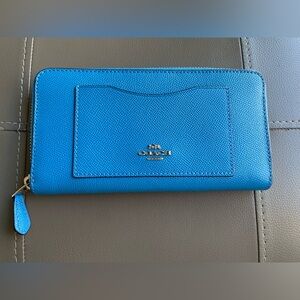 NWT- Coach Vibrant Blue Leather Wallet w/Zipper